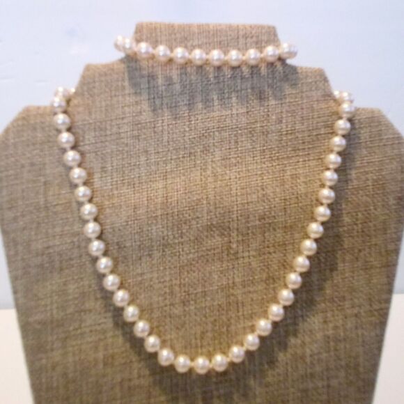 Vintage Hand Knotted White Faux Pearl Necklace and Bracelet Demi Set - Picture 1 of 4